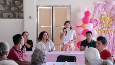 Ileana Canul de Dzul celebra con alegría a mujeres adultas mayores