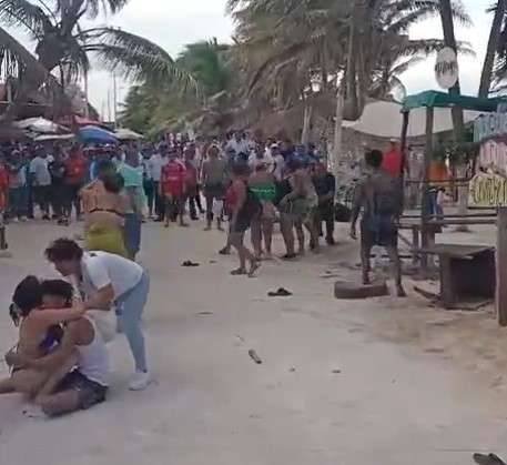 Se dan con todo cruceristas extranjeros en Mahahual