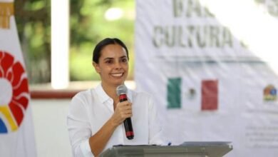 Ana Paty Peralta celebra 25 años de la secundaria Cecilio Chi en Cancún